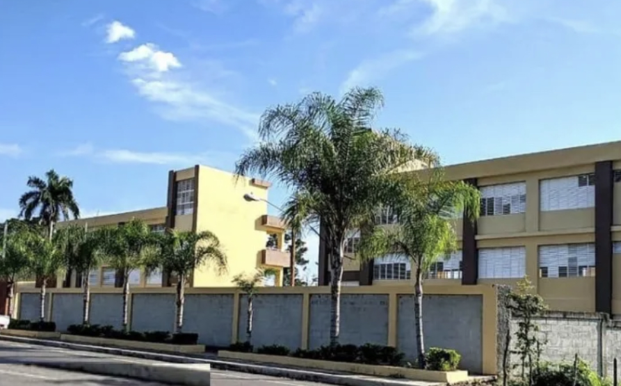 Estudiante se lanza de un tercer nivel de politécnico en Villa Tapia; dice escuchaba voces