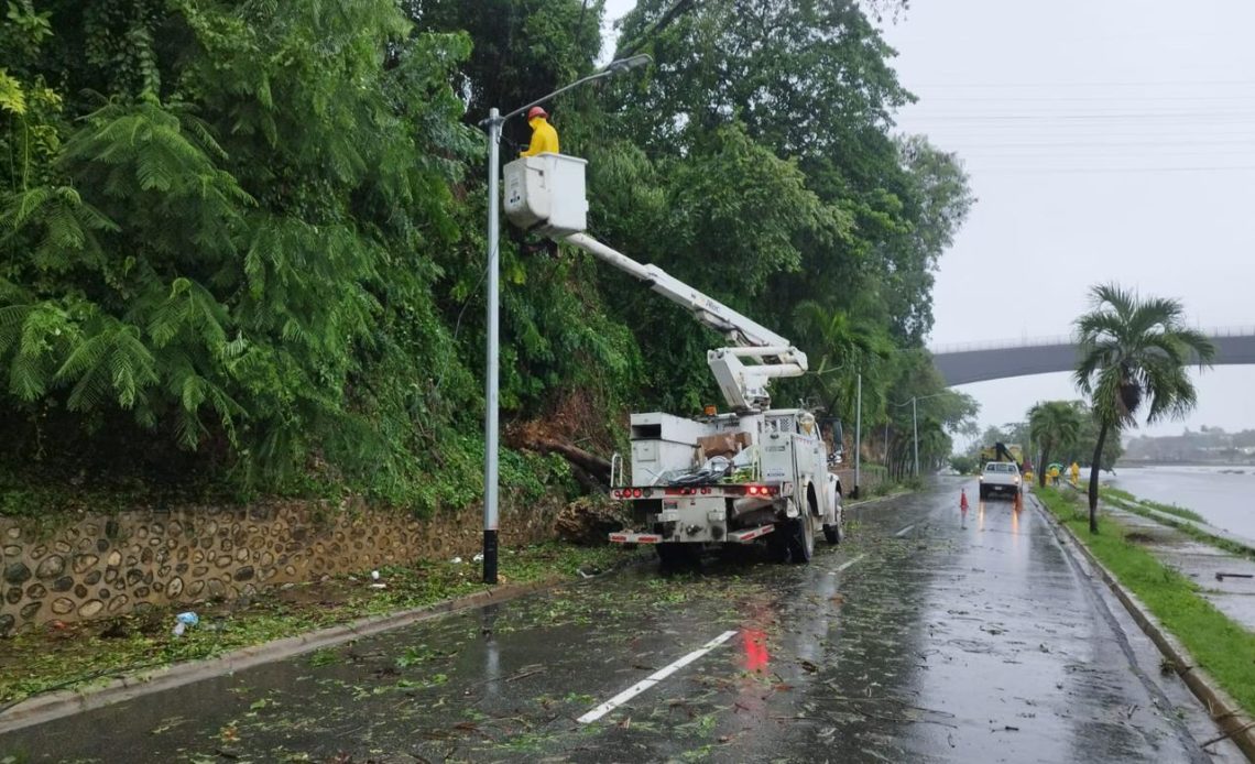 Más de 100 mil familias dominicanas sin servicio eléctrico por la tormenta Franklin