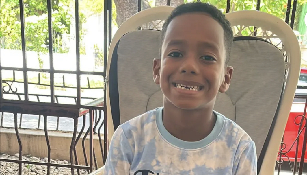 Niño muere aplastado por cancha de baloncesto en escuela de Los Frailes, SDE