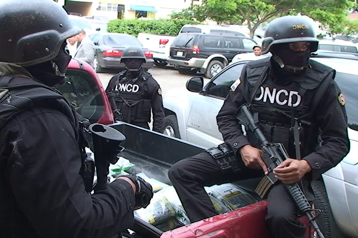 Desarticulan presunta red de microtráfico en Santiago y apresan a dos hombres