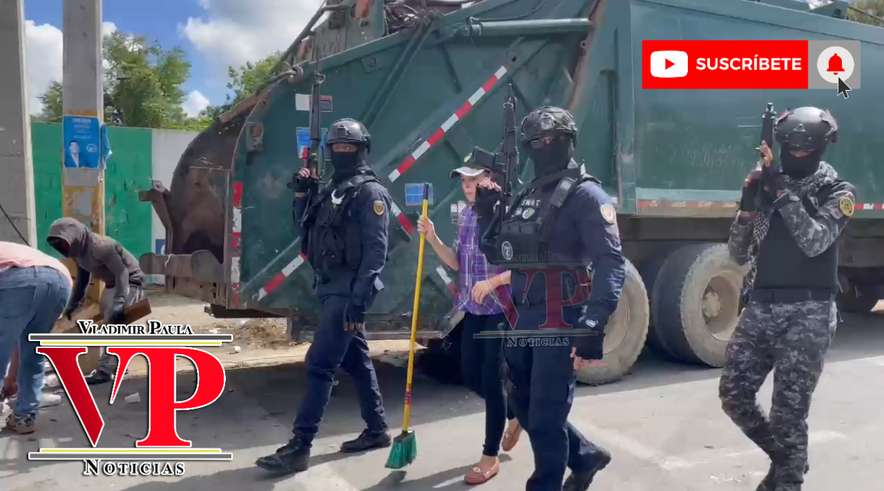 Mira cómo el ayuntamiento recoge la basura en medio de huelga en SFM