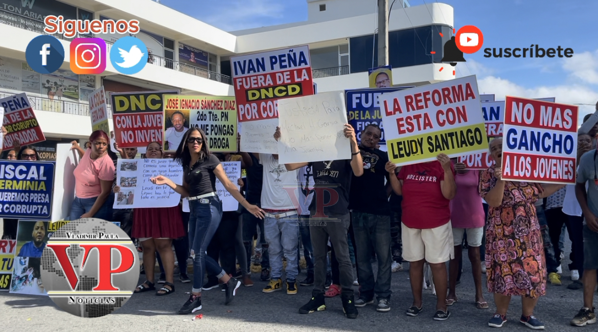 Moradores en Guaraguao Arenoso piquetean palacio de justicia en SFM; denuncian le pusieron Droga a un destacado deportista