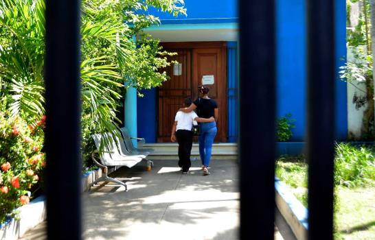 Padres piden castigo para niños que torturaron a su hijo en video de redes sociales