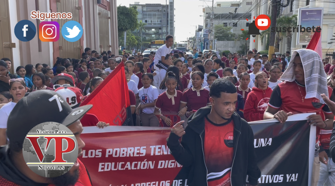 Grupo estudiantil FER piquetea Dirección Regional Educación 07 en SFM