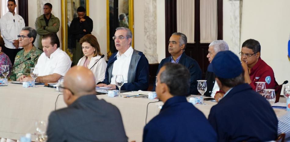 Gobierno suspende clases del próximo lunes y martes