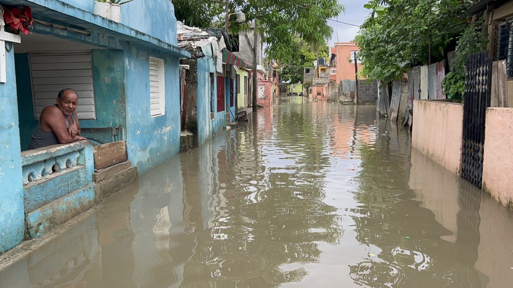 Lluvias desplazan a más de 1,500 personas en el Sur y Noroeste del país