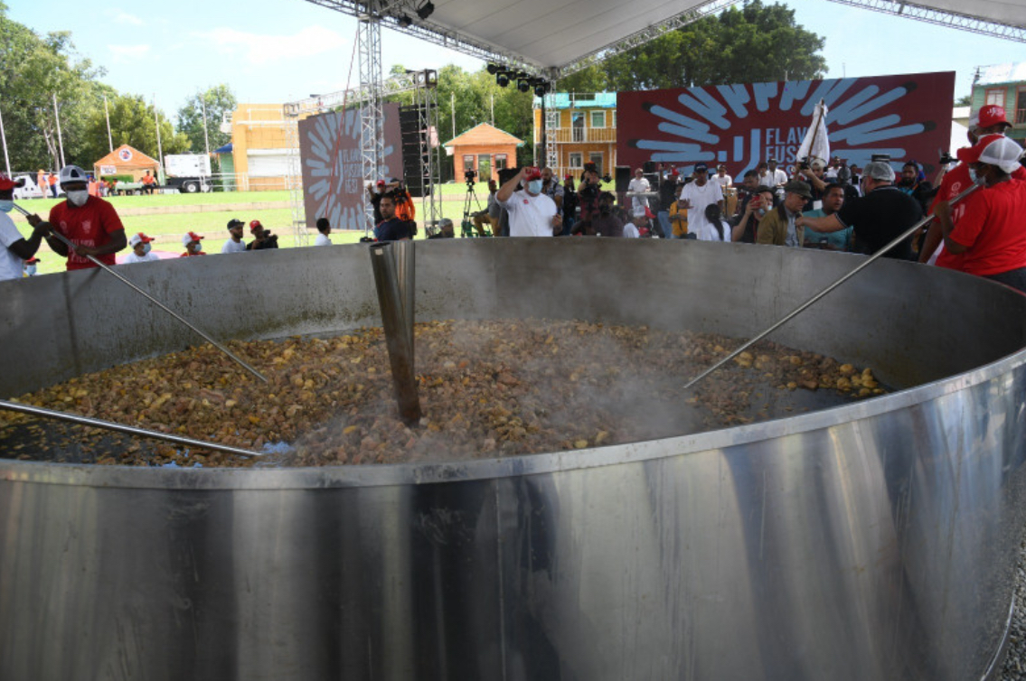 RD no alcanza el Récord Guinness del sancocho más grande del mundo; faltaron 2,300 libras