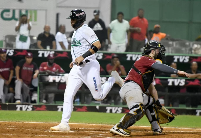 Gigantes se niegan a salir de la lucha por avanzar a la final; vencen 4-1 a Estrellas