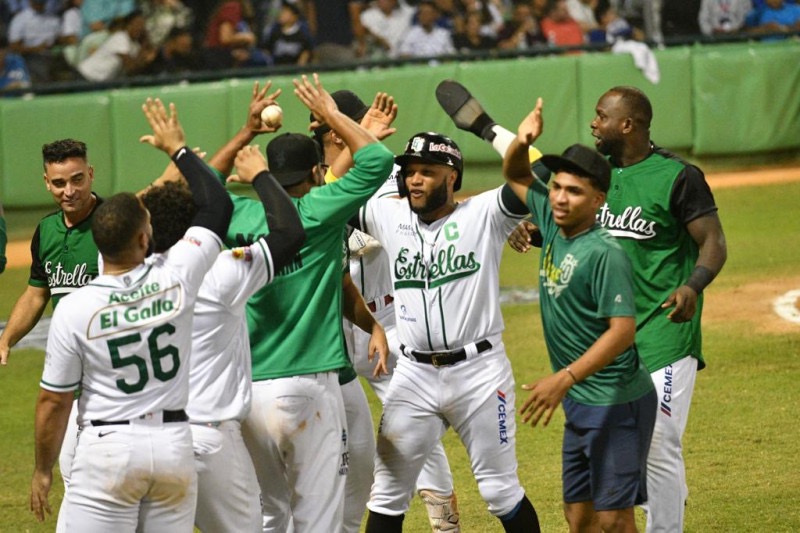 Las Estrellas aprovechan falla defensiva del Licey y pican delante en la Serie Final