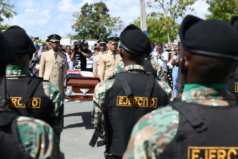 Todos los honores militares para despedir a un servidor de la Patria muerto por desaprensivos