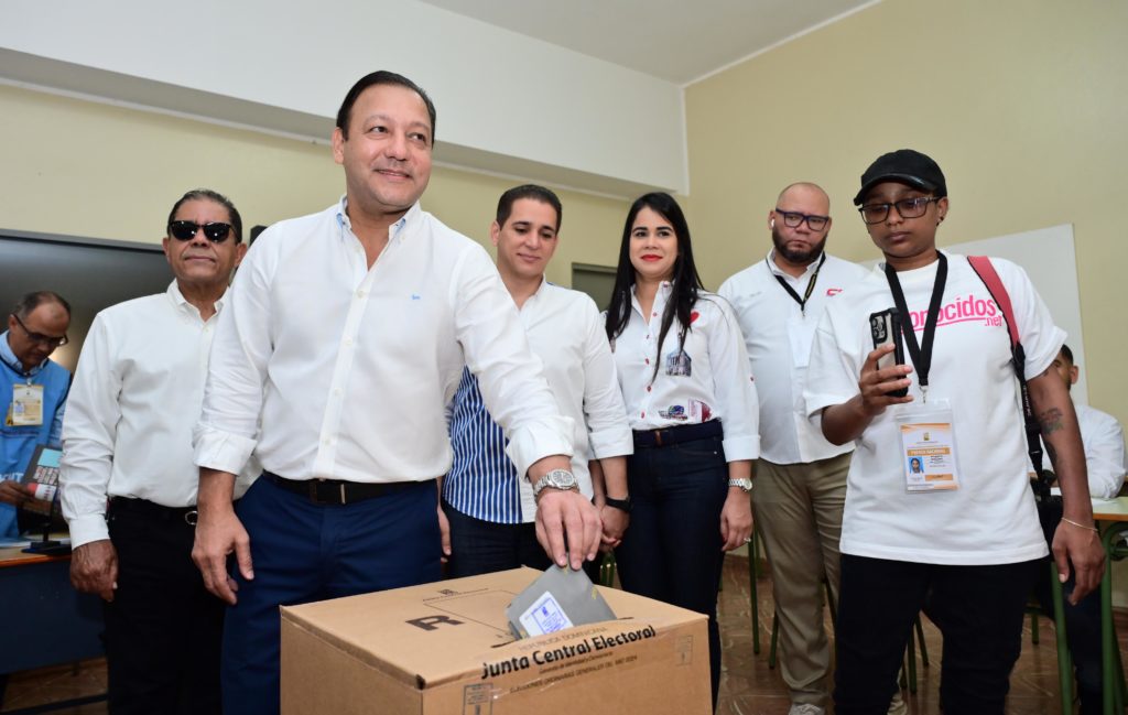 Abel Martínez llama a dominicanos seguir acudiendo a las urnas para elegir autoridades