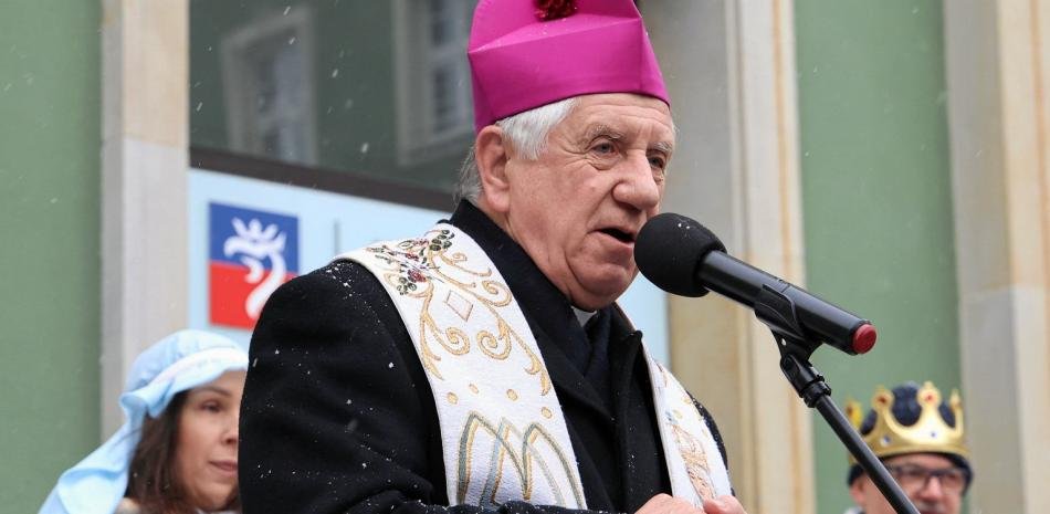 Dimite un arzobispo de Polonia acusado de encubrir agresiones sexuales a menores