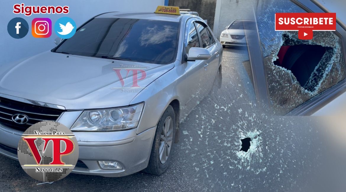 Taxista montó una clienta y luego fue perseguido por un motorista que le entró con un tubo al carro