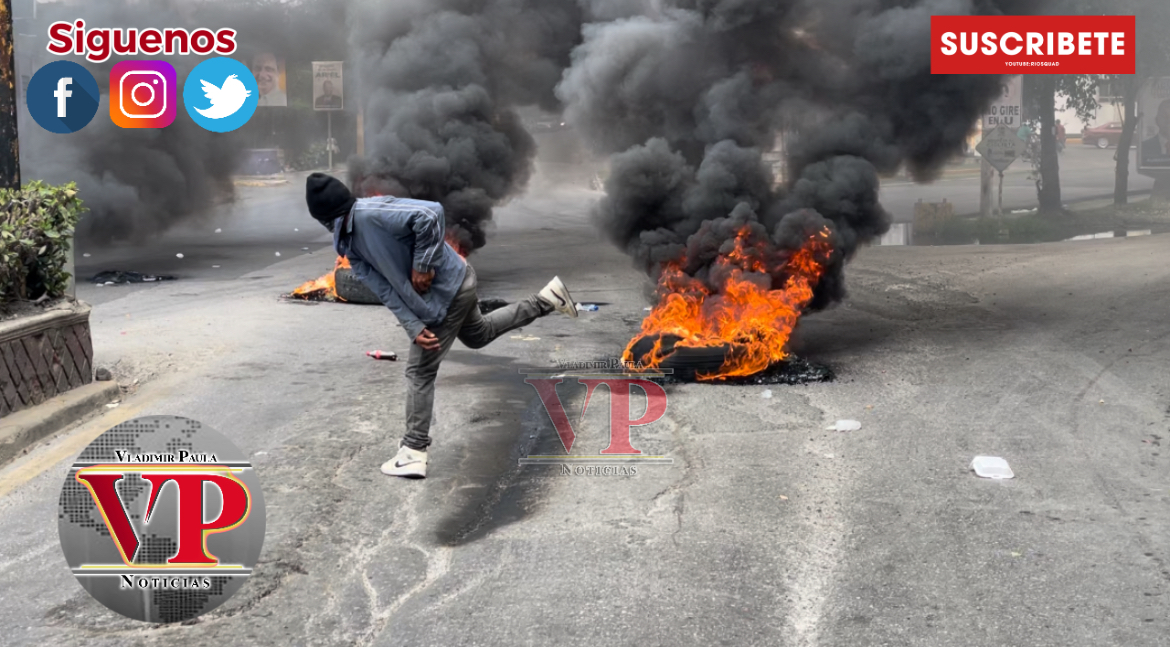 FELABEL vuelve a protestar en la UASD recinto SFM.