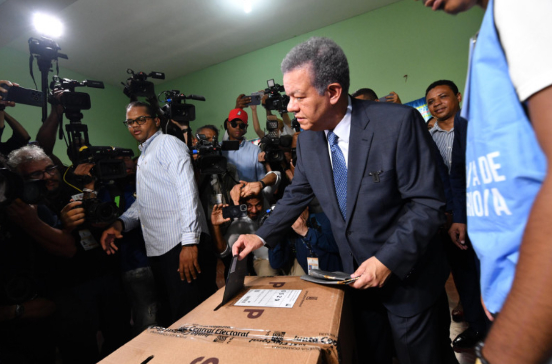 Leonel Fernández: No hay incidentes de gran magnitud, único incidente fue una tinta que se botó…