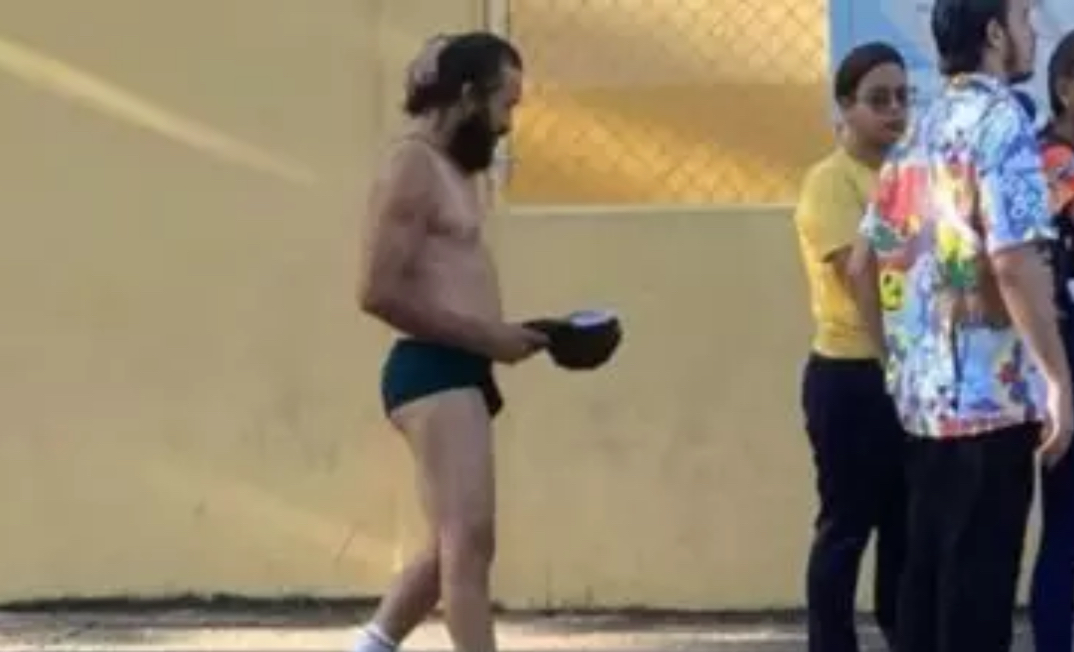 ¿Qué les parece? Hombre acude a votar en ropa interior en Higüey