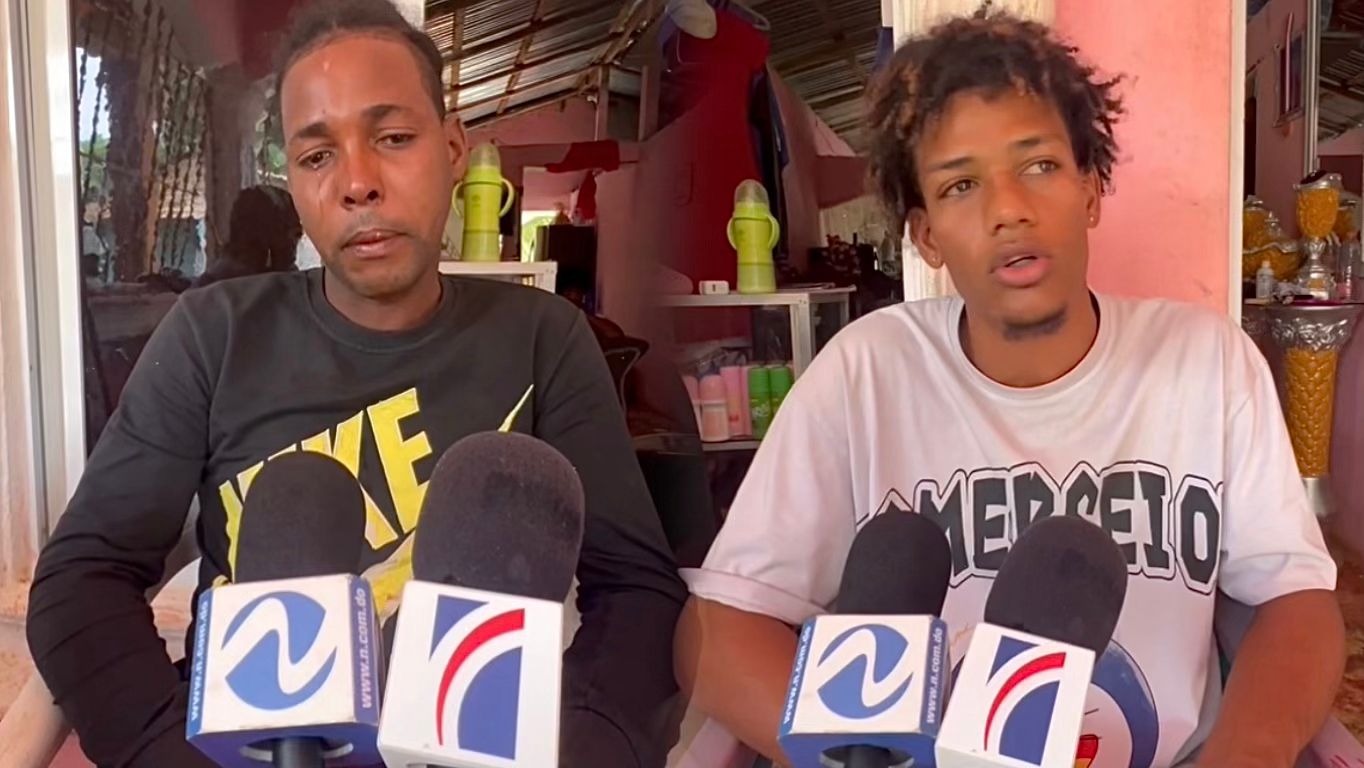 Salieron desnudos en un video y ahora piden perdón