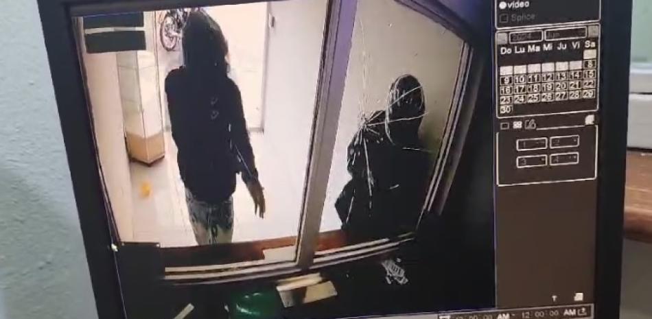 Asaltan a casa de cambio en Los Mameyes y hieren a propietario