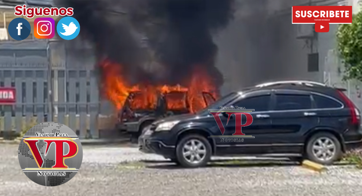 Vehículo se incendió dentro de parqueo en SFM