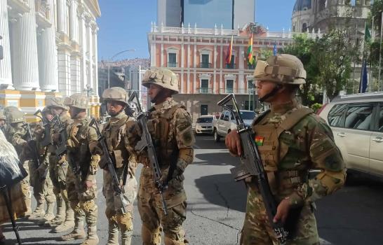 Tanques y militares armados intentan tomar la sede del Ejecutivo en Bolivia