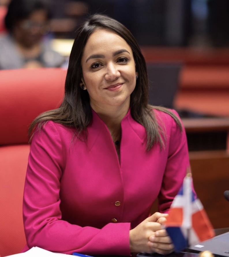 Designan a Faride Raful como ministra de Interior y Policía