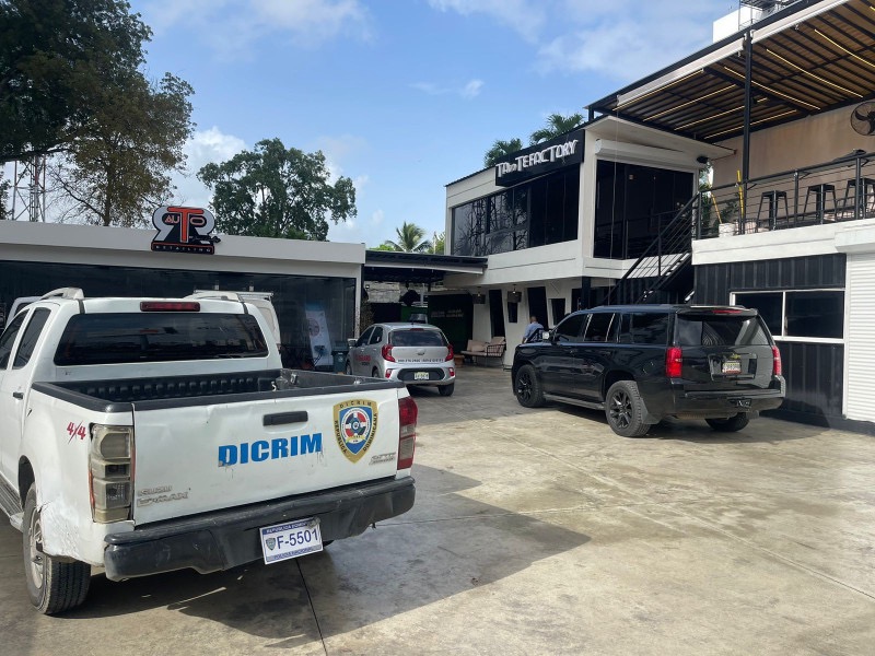 Asaltantes ingresan a car wash en Santiago y cargan con 70 mil pesos en efectivo