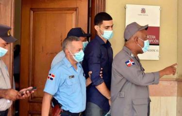 Condenado a 20 años de prisión joven que asesinó doctor y quemó su cadáver en Santiago