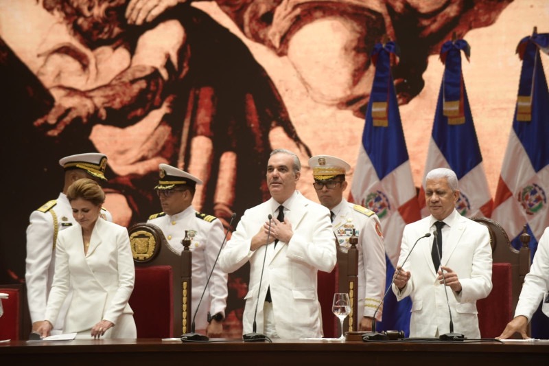 Abinader jura por 4 años más con la promesa de profundizar la lucha contra la corrupción