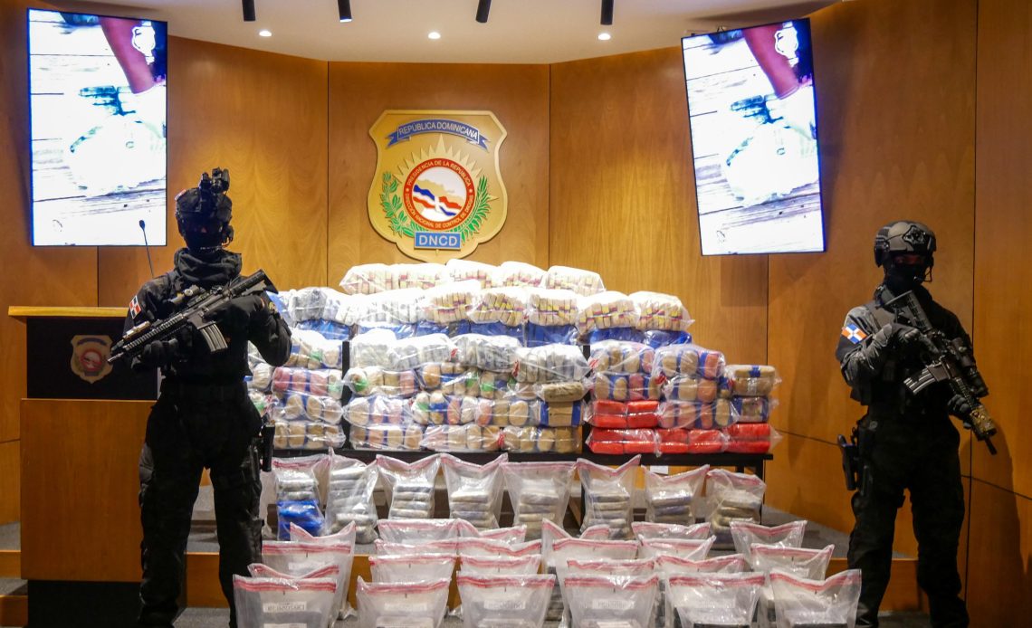 Capturan más de 700 paquetes de cocaína y marihuana en Baní y Caucedo