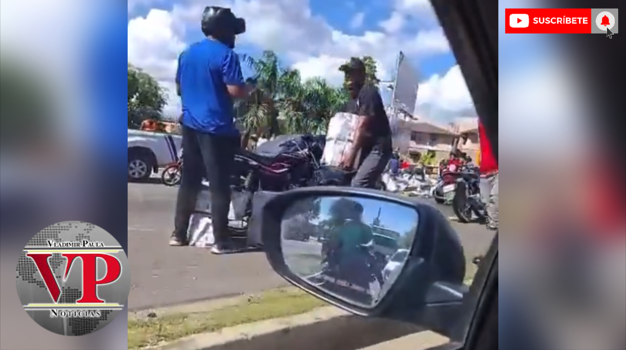 Se volcó camión en la autopista y mira lo que hicieron los ciudadanos