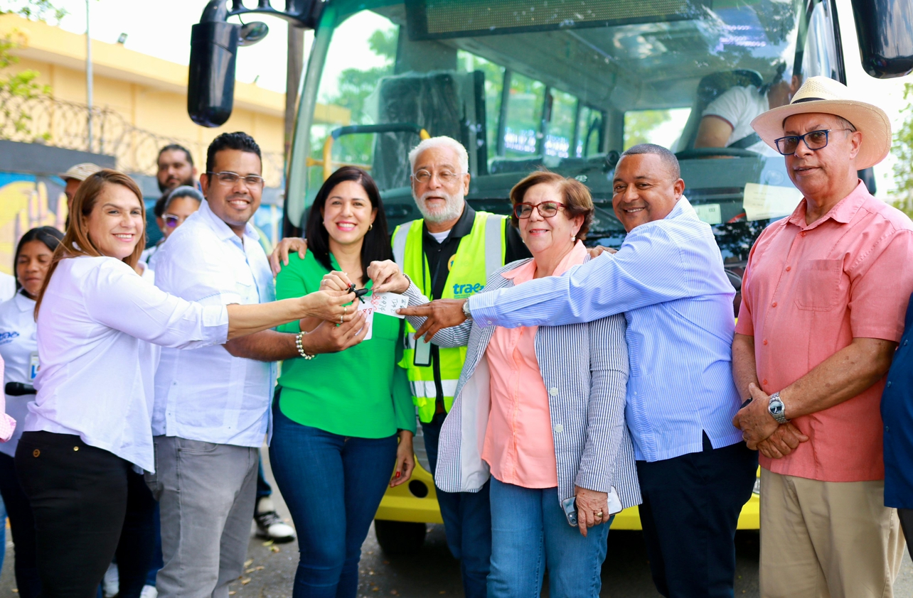 TRAE llega a la provincia Hermanas Mirabal con 12 nuevos autobuses escolares