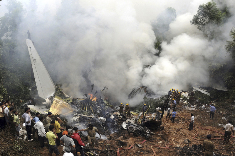 Encuentran 204 cadáveres y 41 heridos son atendidos tras accidente de Air India