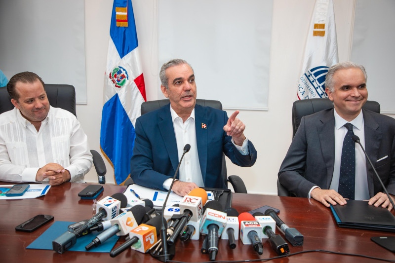 Gobierno garantiza cupos para todos los estudiantes