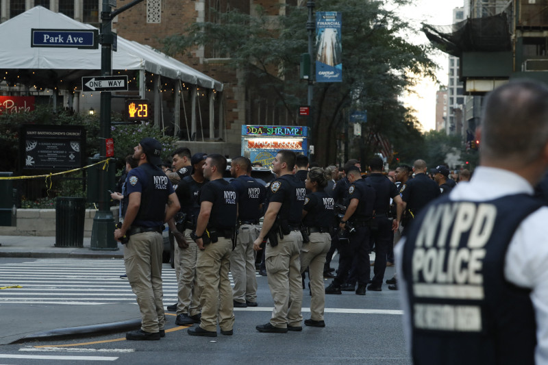Cinco muertos en un tiroteo en Nueva York, entre ellos un policía