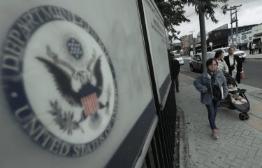 Colombia dice que EE.UU. empezó a retirar las visas a funcionarios que fueron del M-19