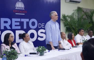 Ministro de Educación garantiza ningún estudiante quedará fuera del año escolar por falta de cupo