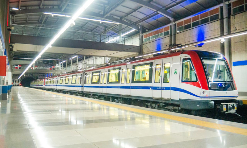 Caos vehícular en Villa Mella por cierre temporal de cinco estaciones del Metro