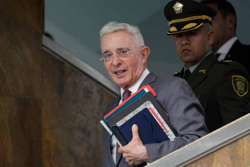 Tribunal Superior de Bogotá ordena la libertad inmediata del expresidente Álvaro Uribe