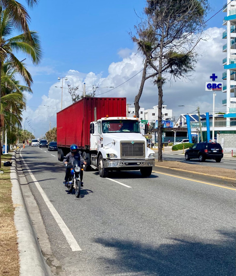 El Intrant pone la norma, pero no logra sacar camiones del carril izquierdo