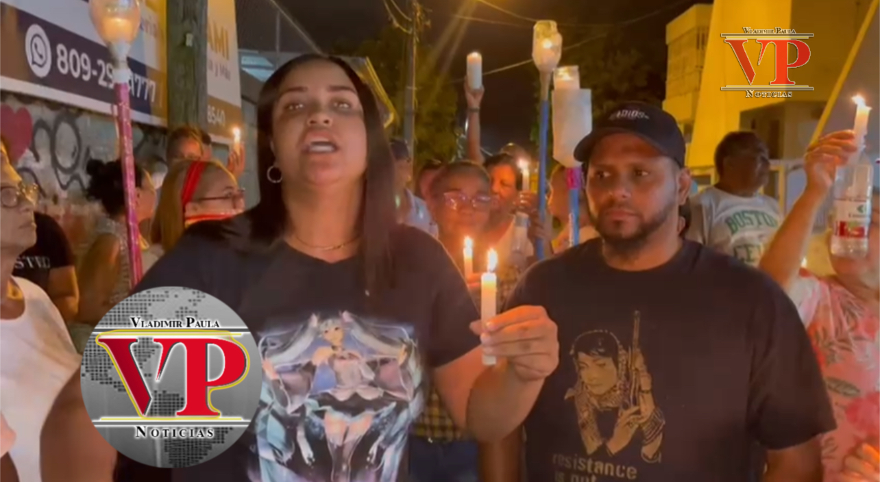 Residentes del ensanche Weber en SFM realizan encendido de velas en reclamo de diversas demandas