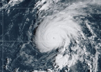 Gabrielle se intensifica y se convierte en huracán categoría 3 en el Atlántico