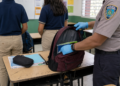ADP pide a padres revisar mochilas de sus hijos antes de ir a la escuela
