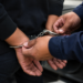 Arrestan a inspector migratorio acusado de solicitar RD$100 mil para permitir viaje a España