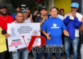 Exempleados de Yoma Supercentro protestan en SFM para exigir pago de prestaciones laborales