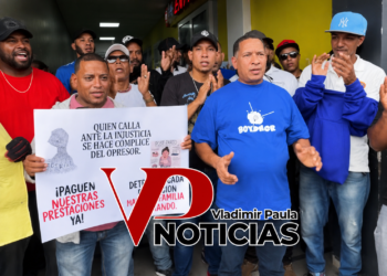 Exempleados de Yoma Supercentro protestan en SFM para exigir pago de prestaciones laborales