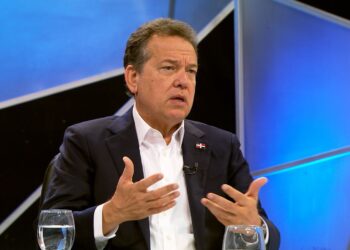 Ministro Ito Bisonó destaca avances de la política habitacional y anuncia nuevas entregas de viviendas