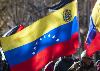 Chavismo y oposición instalan mesa de diálogo para avanzar en la transición de Venezuela