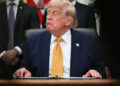 Trump retira fondos federales para tratamientos de afirmación de género en menores