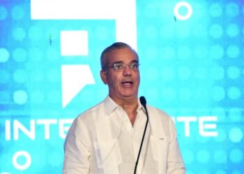 Luis Abinader establece temporalmente su despacho presidencial en Santiago