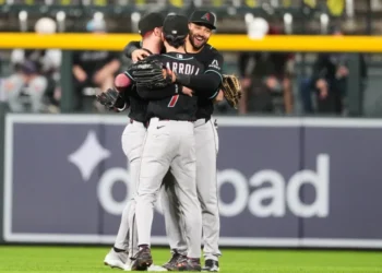 Arizona vence a Colorado y mantiene vivas sus posibilidades de llegar a los playoffs